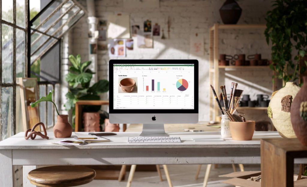 The iMac update is underwhelming, but I’m still getting one. 3 IMac on a desk