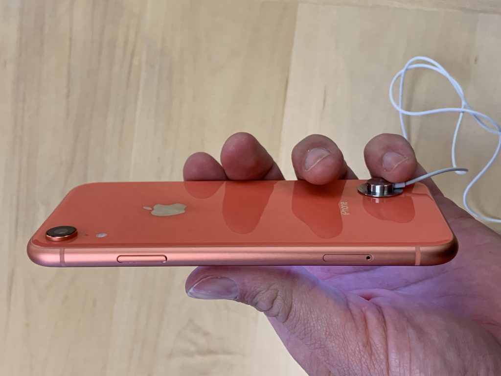 Hands on with the iPhone XR 14 XR coral