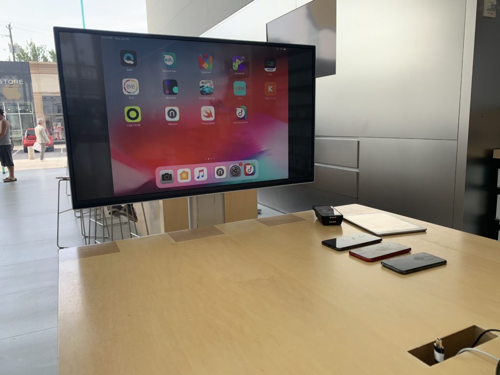 Learn Something New at Today at Apple 6 Today At Apple Table small