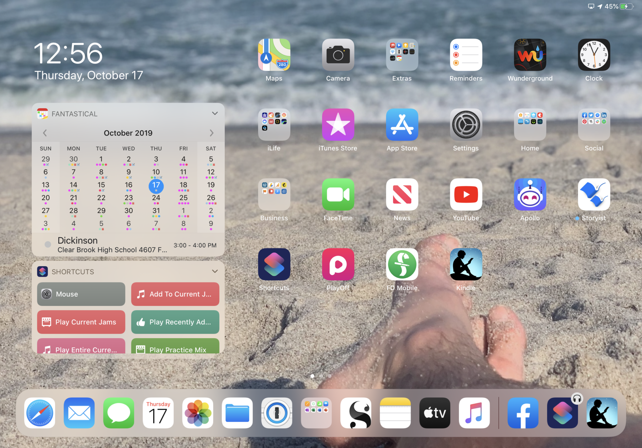 iPadOS Home Screen with widgets