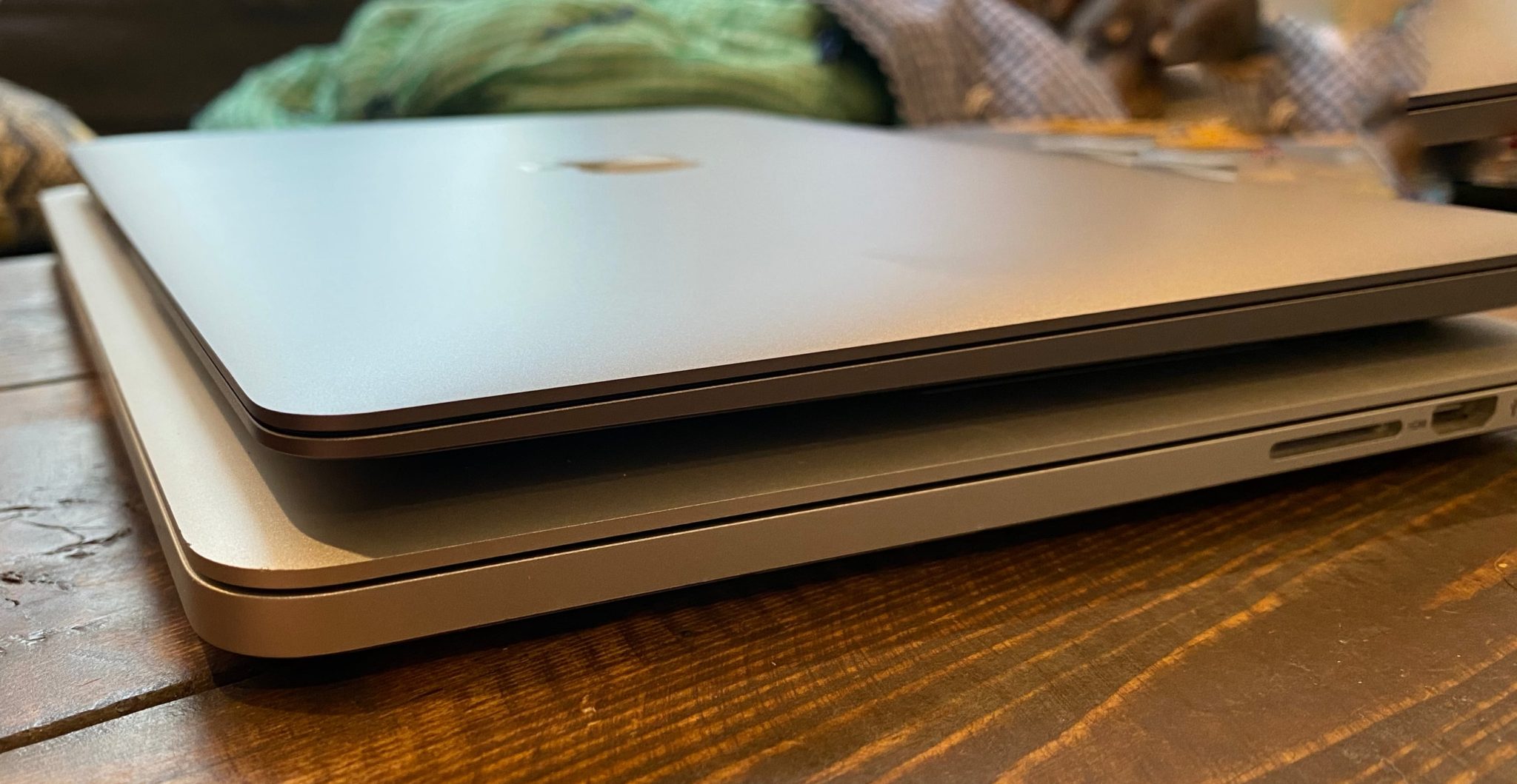 MacBook Air 2020 Impressions 3 MacBook Air on top of MacBook Pro